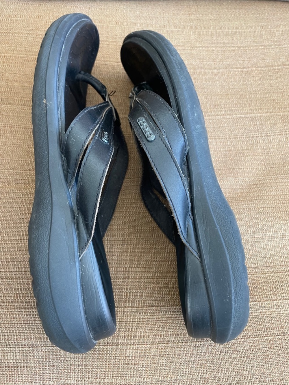 CROCS Black Women's Thong Sandal Flip Flops - Picture 6 of 6